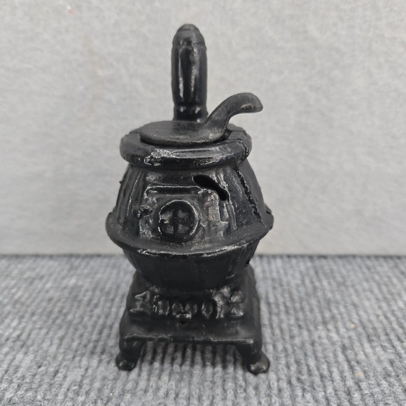 The Unbranded Brand Other - Cast Iron Miniature Dollhouse Pot Belly Stove with cover